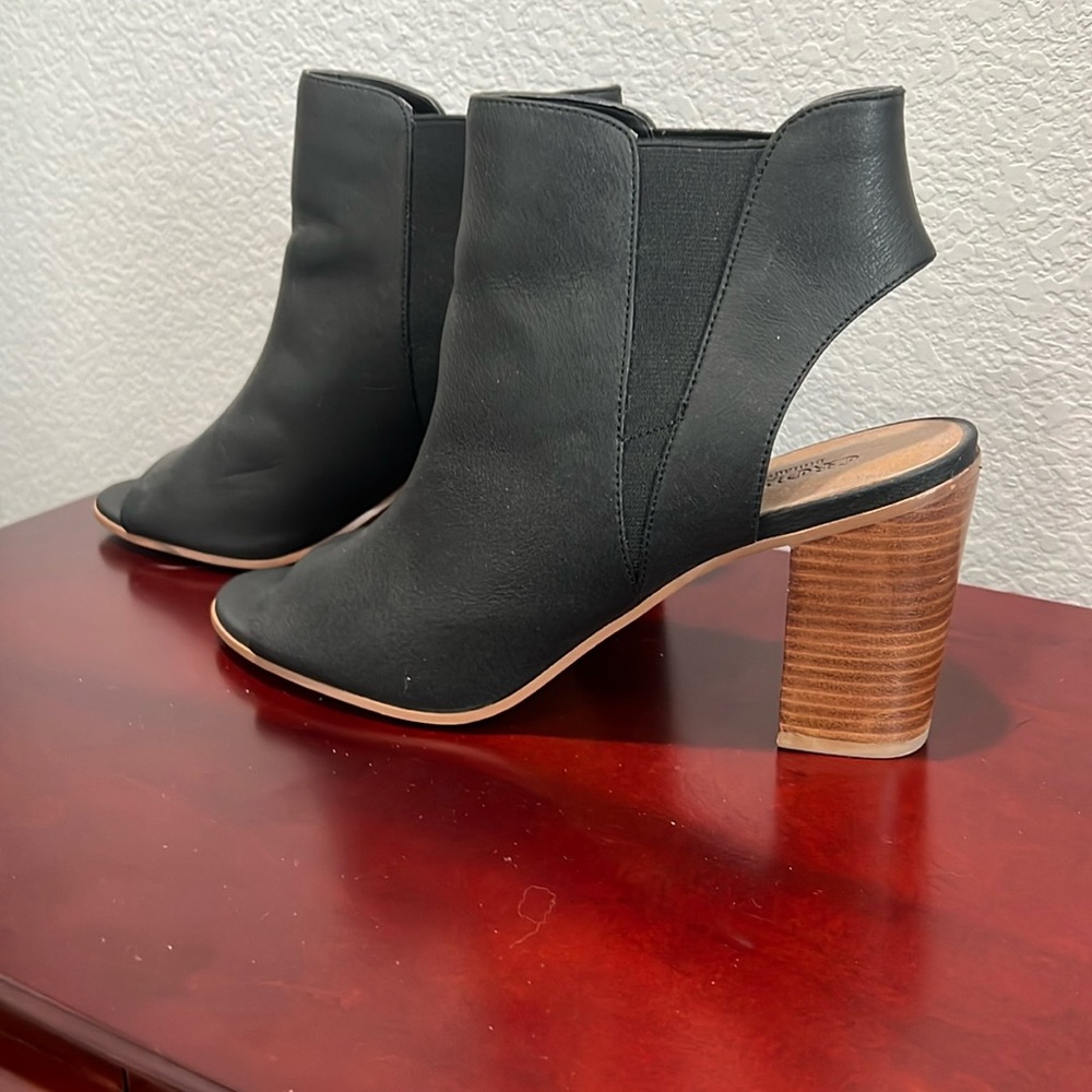 Open toe bootie
